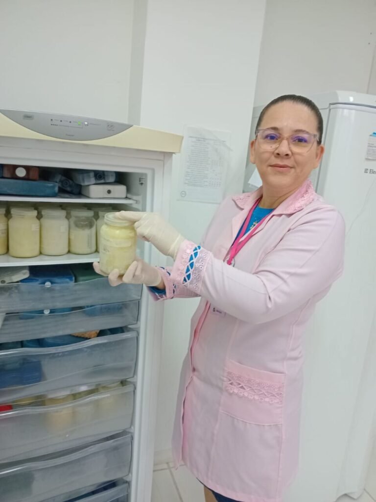 Mãe que sonhava em amamentar realiza desejo e ainda doa leite para salvar vidas