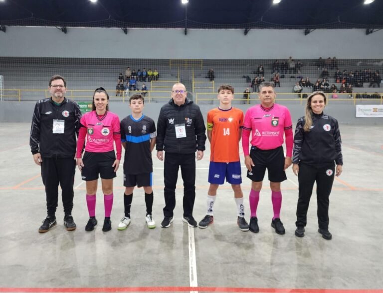 Colégio Dehon vence de virada na estreia do futsal no JESC 2025