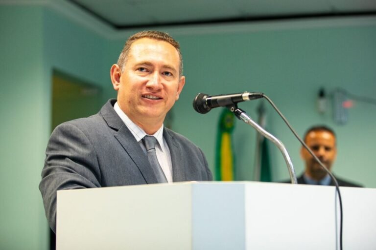 Prefeito de Palhoça detalha avanços históricos na cidade e foca na entrega de novo Hospital Regional