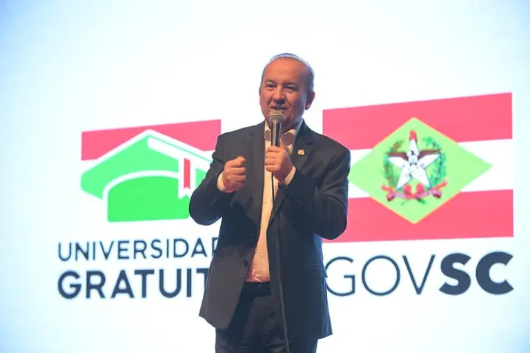 Governo notifica 130 estudantes por suspeita de fraude nos programas Universidade Gratuita e FUMDESC