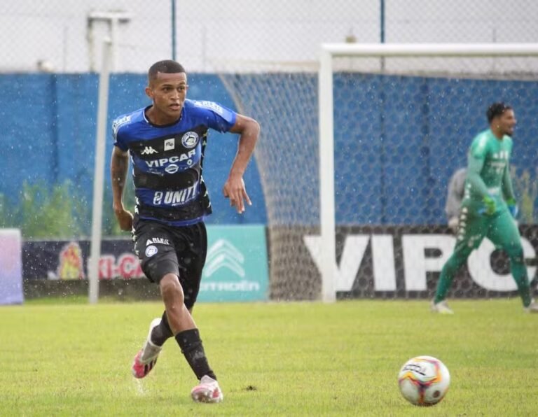 Wesley, ex-Atlético Tubarão, deve ir para a Roma por até R$ 193 milhões