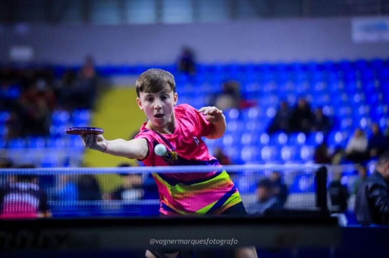Henrique Faita representa Lages e busca medalha no tênis de mesa dos Jesc