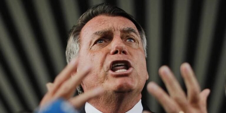 Bolsonaro é alvo de operação da Polícia Federal e terá que usar tornozeleira eletrônica
