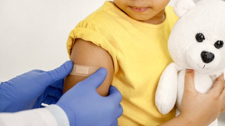 Vacina meningocócica ACWY passa a ser aplicada em crianças de 1 ano