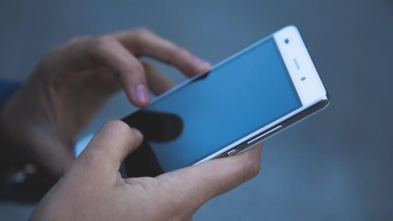 Celular achado na rua revela suspeita de abuso infantil em SC