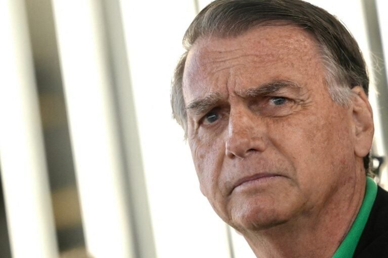 PF diz que pen drive achado na casa de Bolsonaro é irrelevante