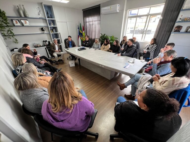 Guia prático de escuta qualificada para vítimas de violência é lançado em Siderópolis