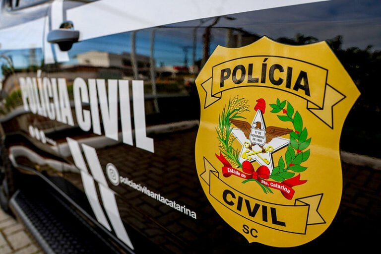 Polícia Civil prende professor suspeito de abusos sexuais e produção de pornografia infantil em escola de Florianópolis