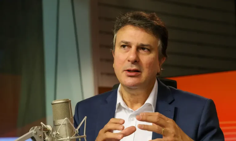 Ministro da Educação defende regulação de redes sociais para proteger crianças