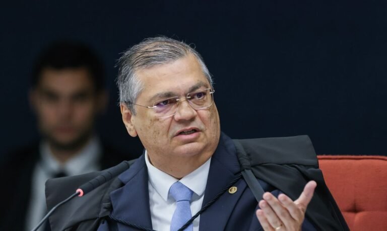 Dino manda PF investigar emendas parlamentares de R$ 694 mi
