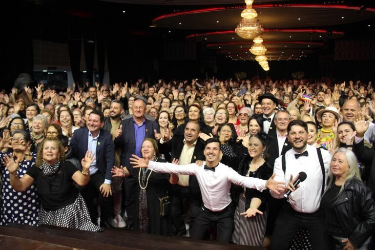Criciúma comemora 100 anos com baile especial para idosos