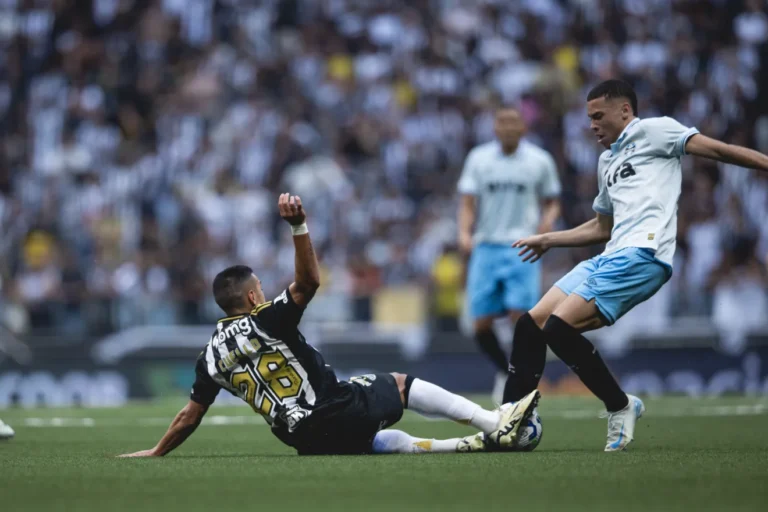 Grêmio vence Atlético-MG de virada por 3 a 1 no Brasileirão