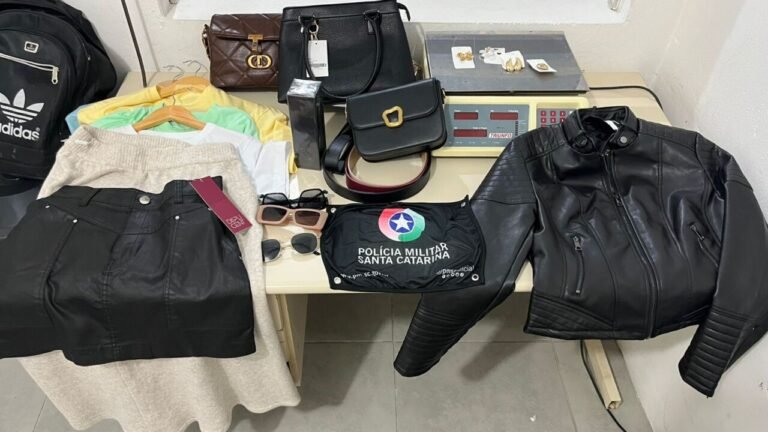 Homem é preso por furto em loja de roupas na travessa México, em Tubarão