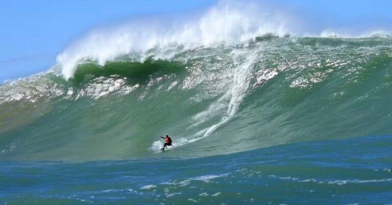 Surfistas disputam recorde de maior onda do Brasil em Jaguaruna