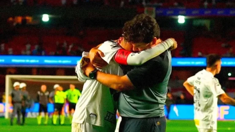 Vasco goleia Santos por 6 a 0 no Brasileirão