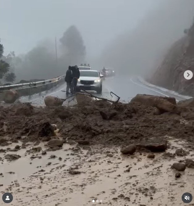 Queda de barreira bloqueia Serra do Avencal após fortes chuvas