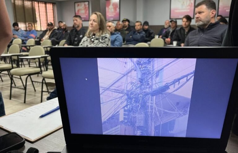 CDL Tubarão avalia primeira semana da retirada de cabos obsoletos