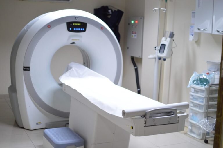 Jovem de 22 anos morre após reação alérgica em tomografia com contraste em SC