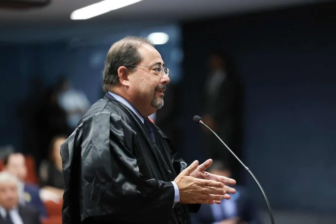 Julgamento de Bolsonaro: defesa questiona provas e delação de Cid