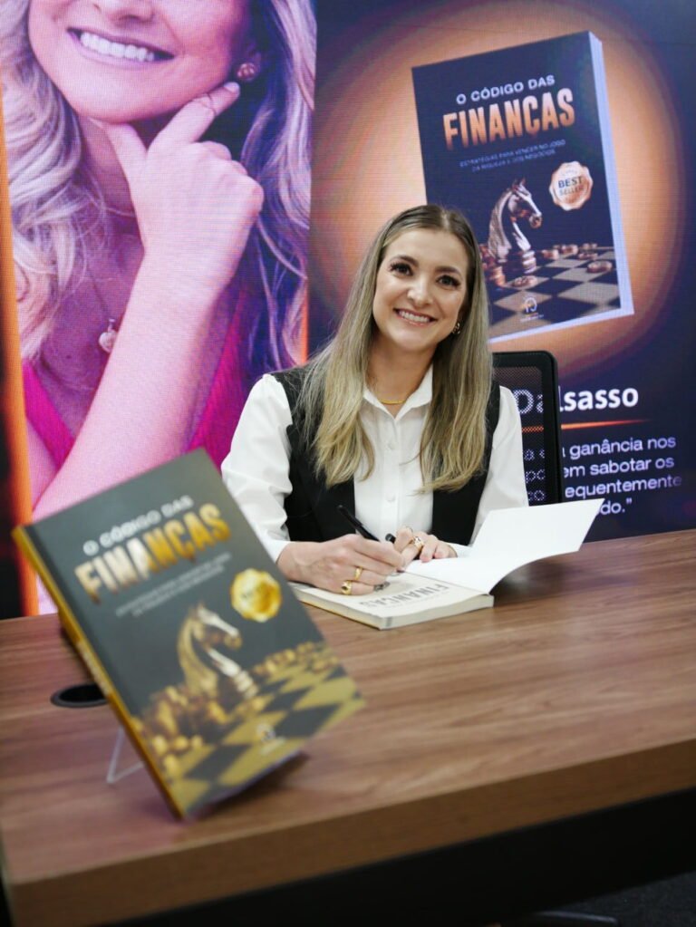 Escritora de Laguna lançará livro em colaboração com especialistas em finanças neste sábado