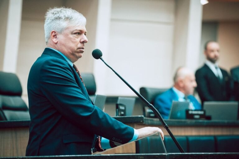 Pelo Estado – PEC da Blindagem e as prioridades dos parlamentares brasileiros