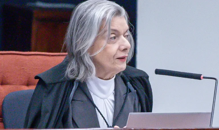 STF: voto de Cármen Lúcia pode definir julgamento de Bolsonaro e aliados