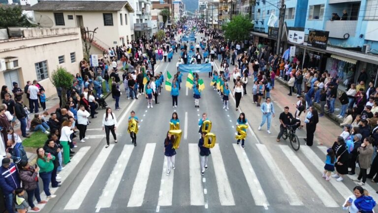 Braço do Norte celebra 7 de Setembro e 70 anos com desfile emocionante