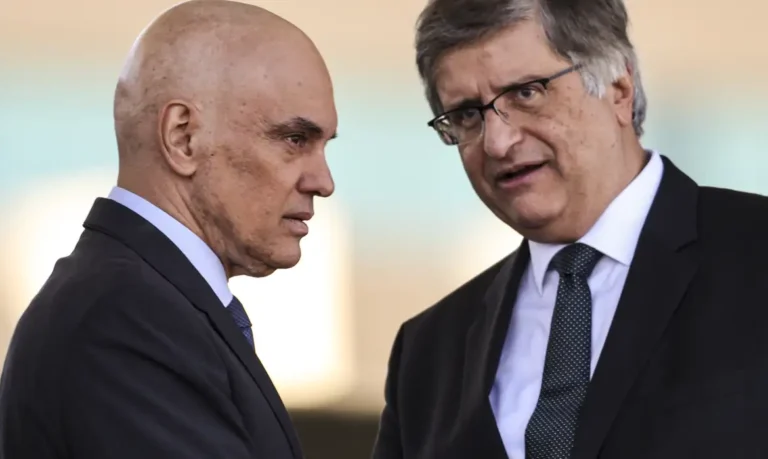 STF julga Bolsonaro por ligação com atos de 8 de janeiro