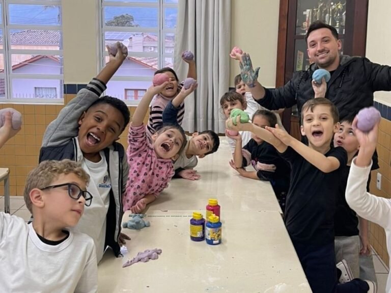 Alunos de Gravatal aprendem empreendedorismo com massinha caseira