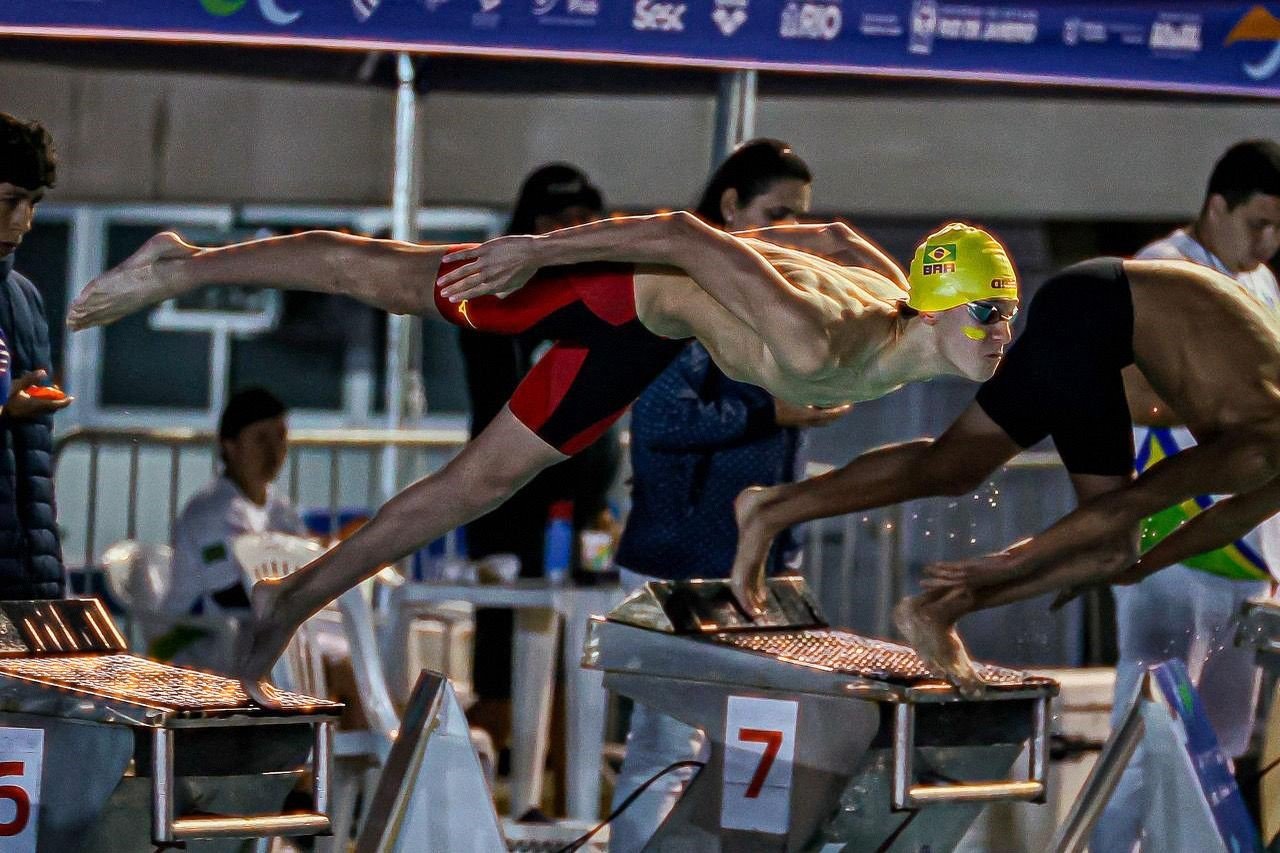 Matheus Koepsel conquista ouro e recorde no Sul-Americano