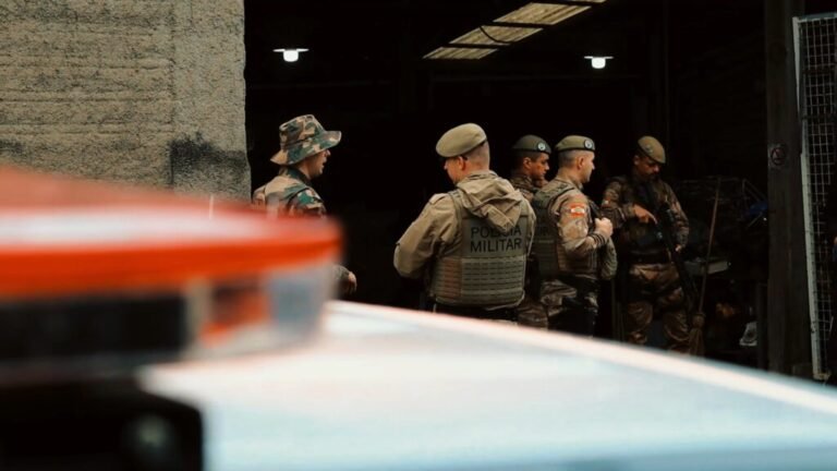 Operação Fio de Cobre fiscaliza ferros-velhos e resulta em interdição em Tubarão