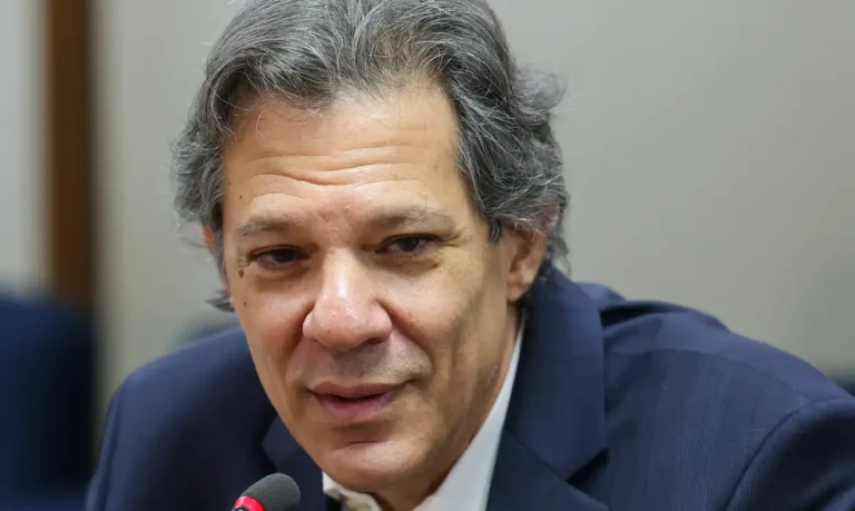 Haddad prevê isenção do IR até R$ 5 mil em outubro