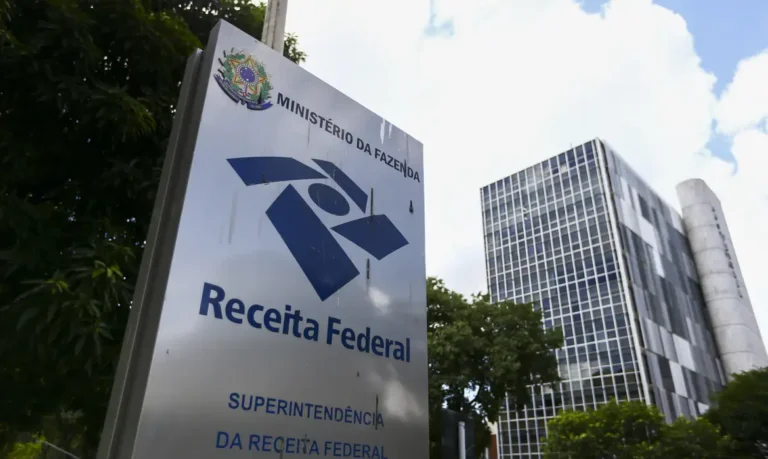 Receita Federal alerta: golpistas usam chamadas de vídeo e citam operações para enganar vítimas