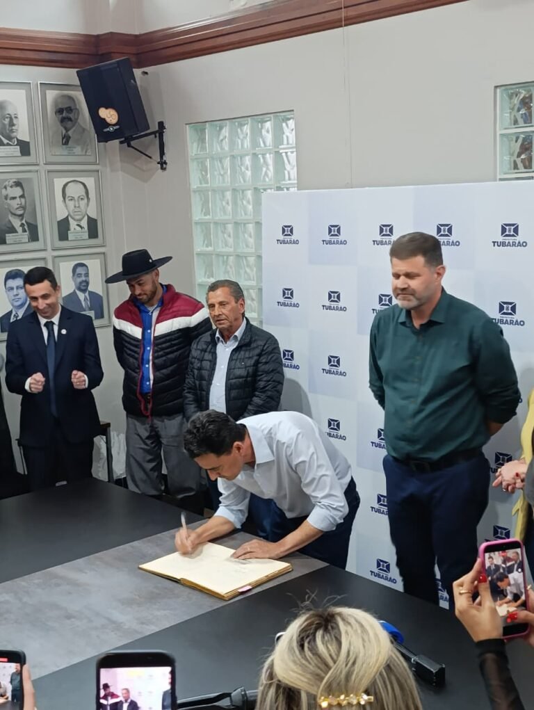 Denis Matiola assume interinamente a prefeitura de Tubarão pela primeira vez