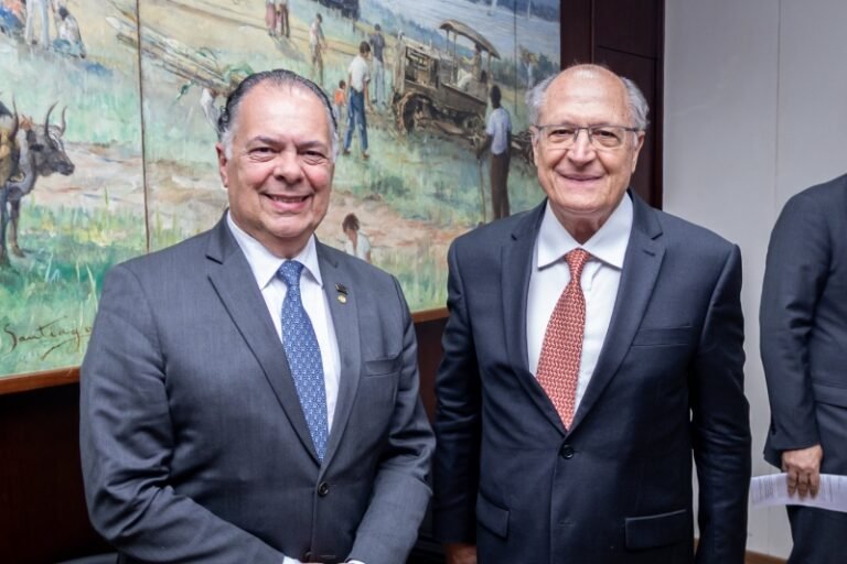 Pelo Estado – Presidente da Fiesc pede moveis e madeira como prioridade em exceções