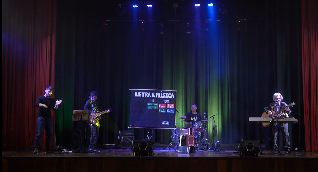 recortes-letra-e-musica-no-museu-ferroviario-de-tubarao