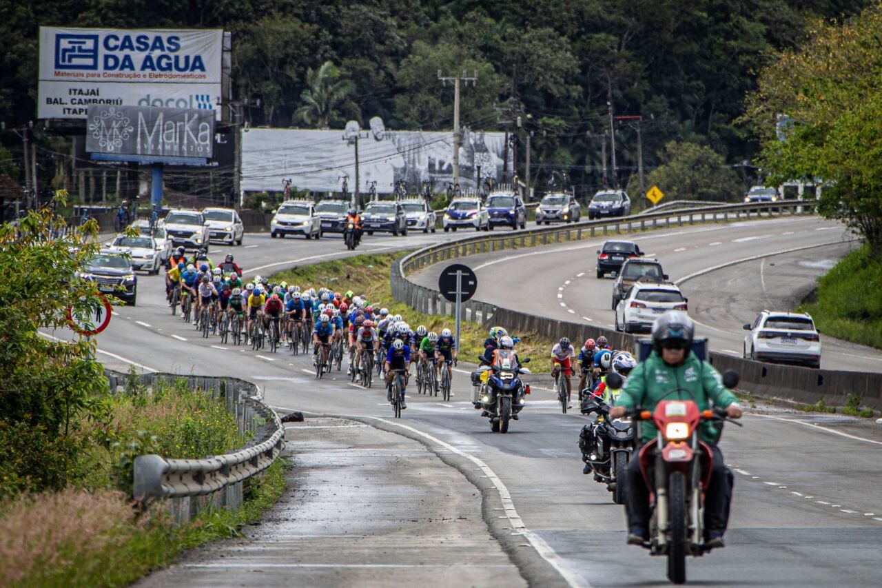 etapa 4 da Volta Ciclística de SC tem colombiano Diego Camargo na liderança geral