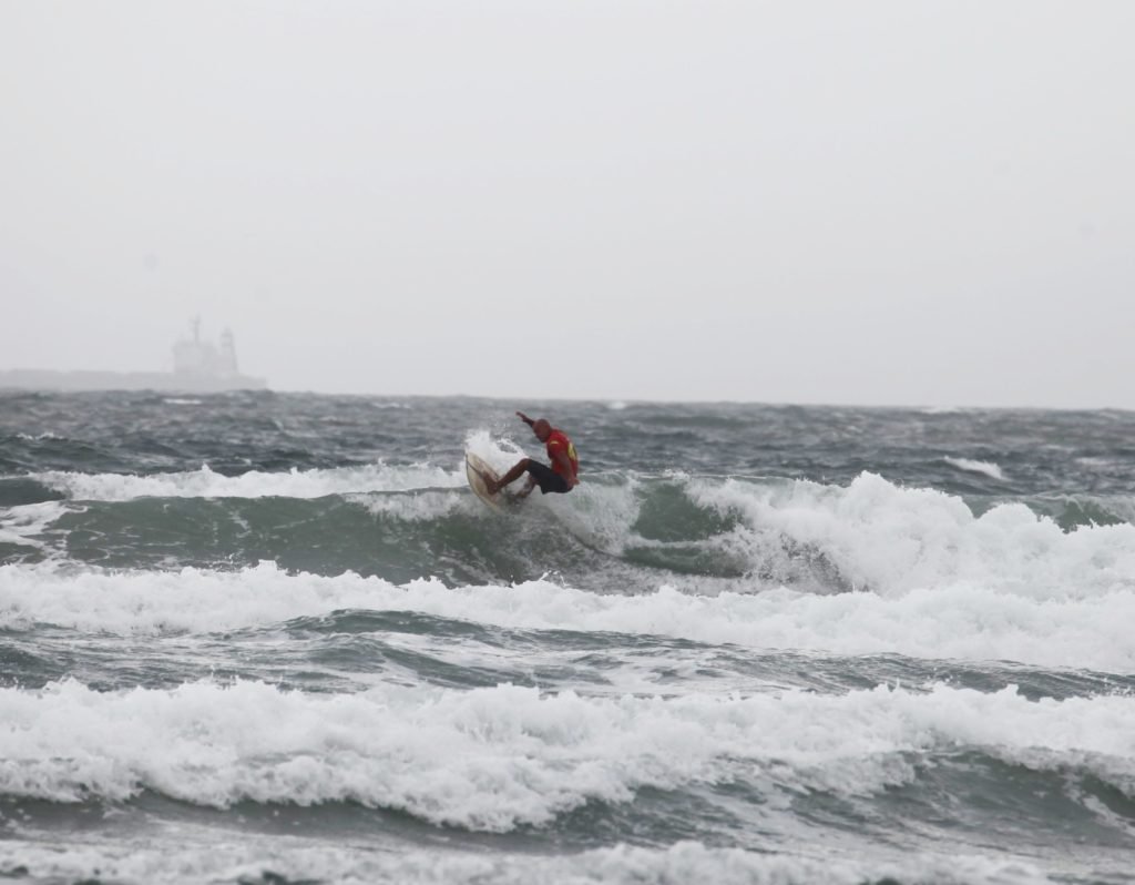 21º Campeonato de Surf do Bananinha agita a praia do Porto em Imbituba
