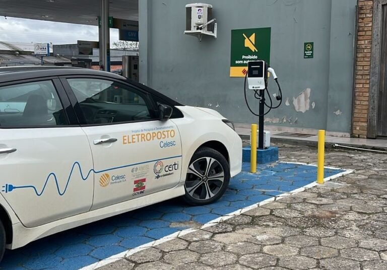 Celesc instala eletroposto em Tubarão