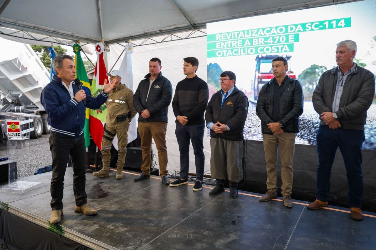 SC entrega revitalização da SC-114 em Otacílio Costa: 18 km de nova pavimentação e R$ 17 milhões investidos pelo Programa Estrada Boa.
