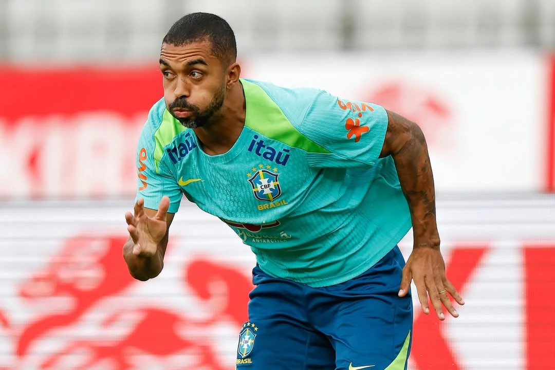 Ex atleta do Tubarão Paulo Henrique marca em estreia pela Seleção