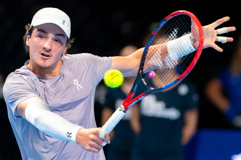 João Fonseca vence Shapovalov de virada e avança no Masters 1.000 de Paris