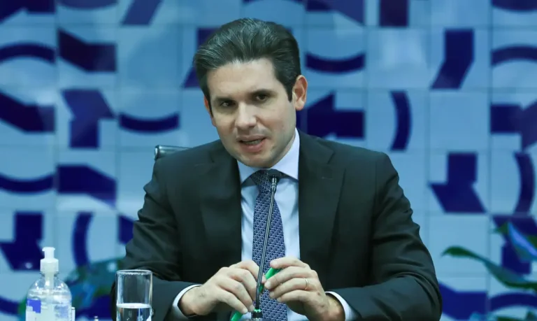 Câmara vota hoje isenção do IR para salários até R$ 5 mil