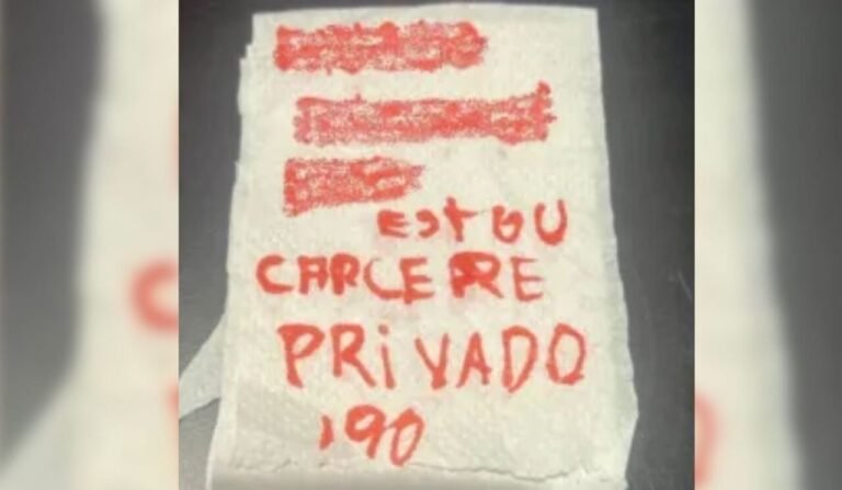 Mulher pede socorro em papel higiênico e é resgatada de cárcere em Gaspar