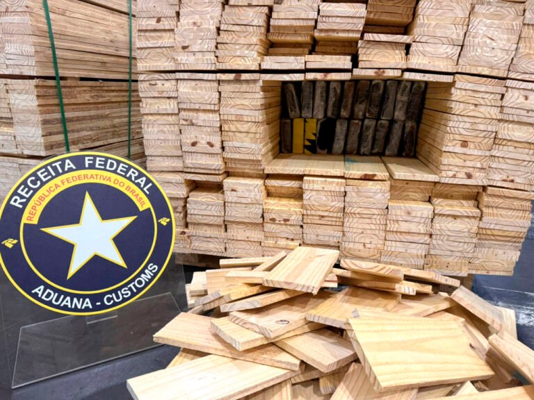 Receita Federal apreende 1.094,5 kg de cocaína escondida em carga de madeira com destino à Espanha