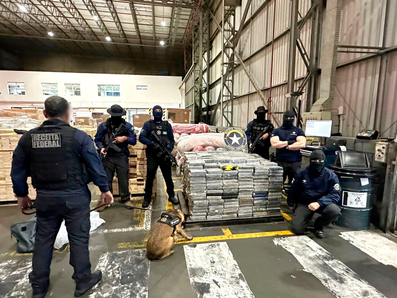 Receita Federal apreende 1.094,5 kg de cocaína escondida em carga de madeira com destino à Espanha