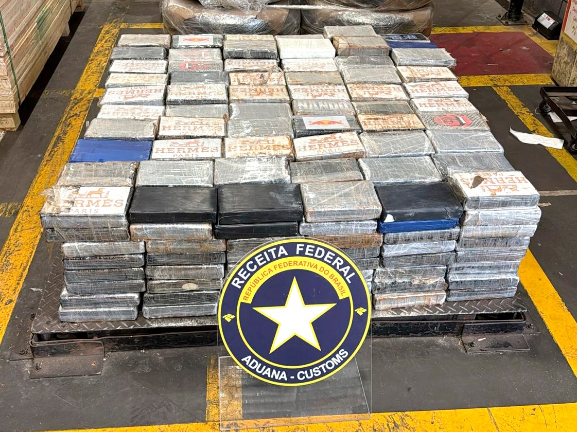 Receita Federal apreende 1.094,5 kg de cocaína escondida em carga de madeira com destino à Espanha