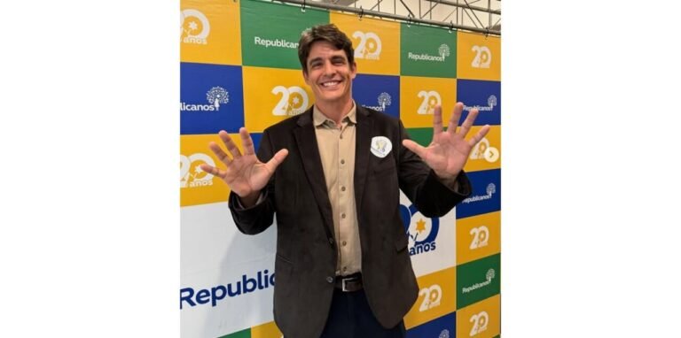 Prefeito de Laguna Peterson Crippa retorna ao Republicanos