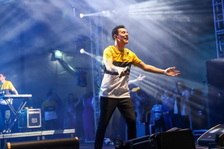 Leandro Borges emociona 20 mil pessoas no centenário de Criciúma