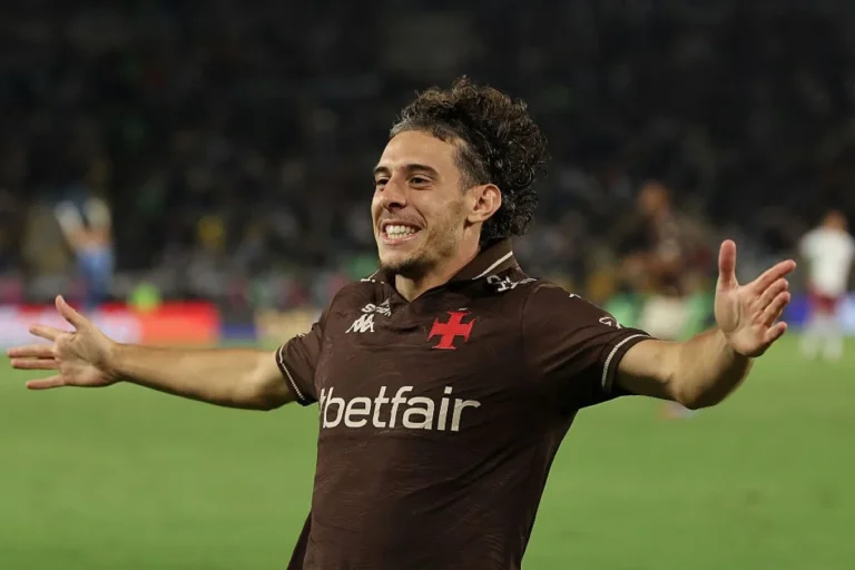 Brasileirão: Vasco vence clássico contra o Fluminense e Santos se complica